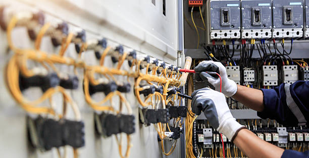 Professional Electrician technician working in New Deal, TX